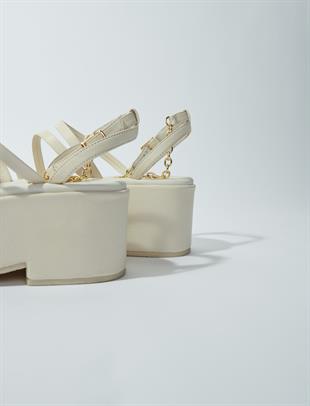 Siyah Zincir Detaylı Sandalet