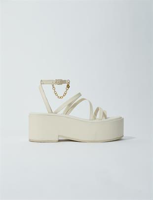 Siyah Zincir Detaylı Sandalet