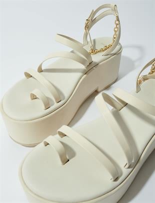 Siyah Zincir Detaylı Sandalet