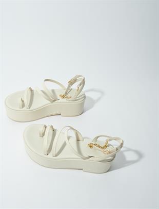 Siyah Zincir Detaylı Sandalet