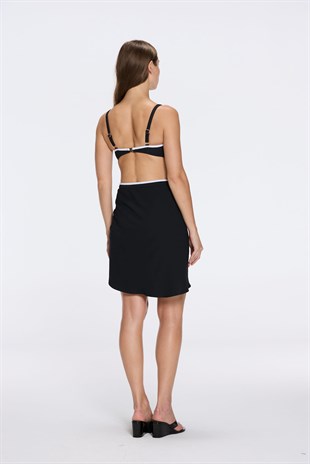 Beyaz Biyeli Siyah Mini Etek