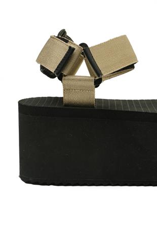 Metalik Çapraz Bantlı Yüksek Platform Tabanlı Sandalet
