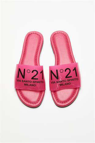 Pembe Logolu Kadın Terlik