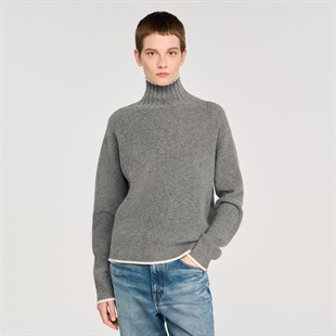 Beyaz Biyeli Gri Yün Kazak