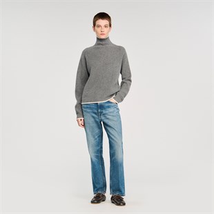 Beyaz Biyeli Gri Yün Kazak