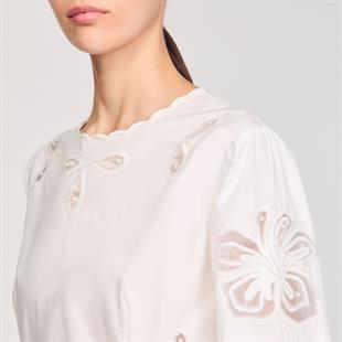 Delik İşi Beyaz Bluz