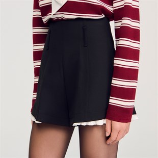 Kontrast Pilise Detaylı Mini Şort