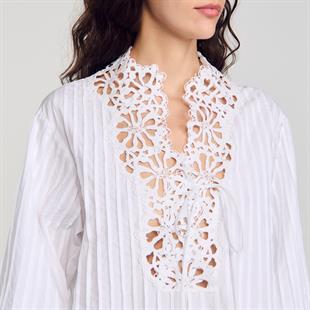 Kroşe detaylı beyaz mini elbise