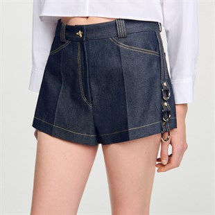 Metal Aksesuarlı Jean Şort