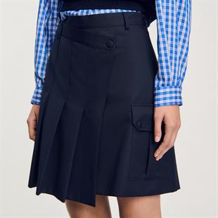 Piliseli Asimetrik Kapama Mini Etek