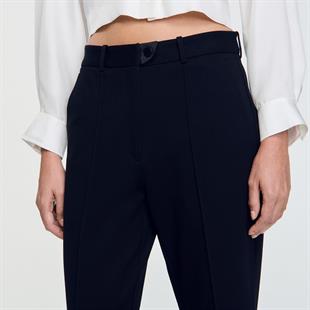 Saten Bel Detaylı Pantolon