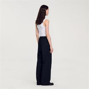 Siyah Cepli Rahat Kesim Pantolon