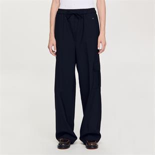 Siyah Cepli Rahat Kesim Pantolon