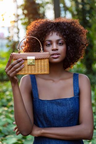 Deri Kapaklı Sepet Form Çanta