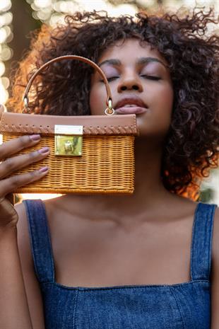 Deri Kapaklı Sepet Form Çanta