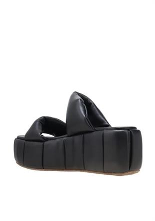 Siyah Bant Şeritli Terlik