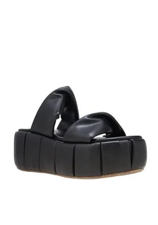 Siyah Bant Şeritli Terlik