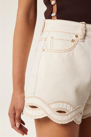 Alt Kısım Detaylı Ekru Şort