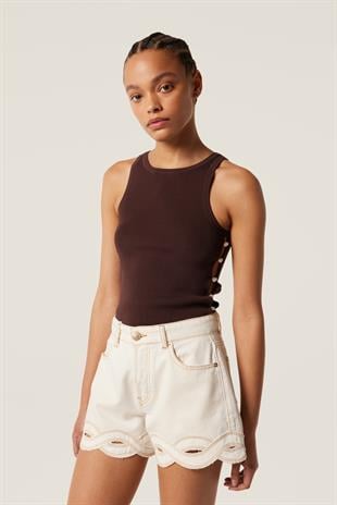 Alt Kısım Detaylı Ekru Şort