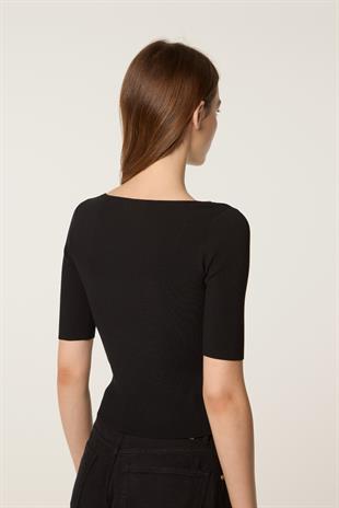 Asimetrik Yaka Triko Üst