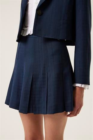 Broş Detaylı Crop Blazer