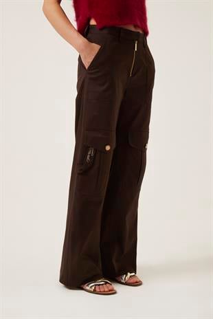 Cep Detaylı Düz Paça Pantolon