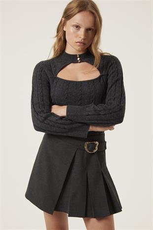 Cut Out Detaylı Yün Kazak