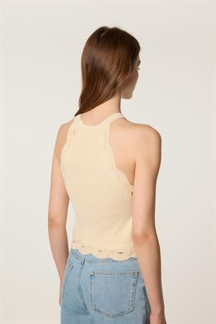 Kroşe Çiçek Detaylı Triko Üst