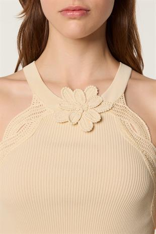 Kroşe Çiçek Detaylı Triko Üst