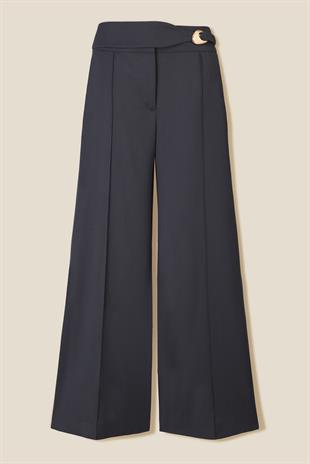 Tokalı Kemer Detaylı Düz Kesim Pantolon