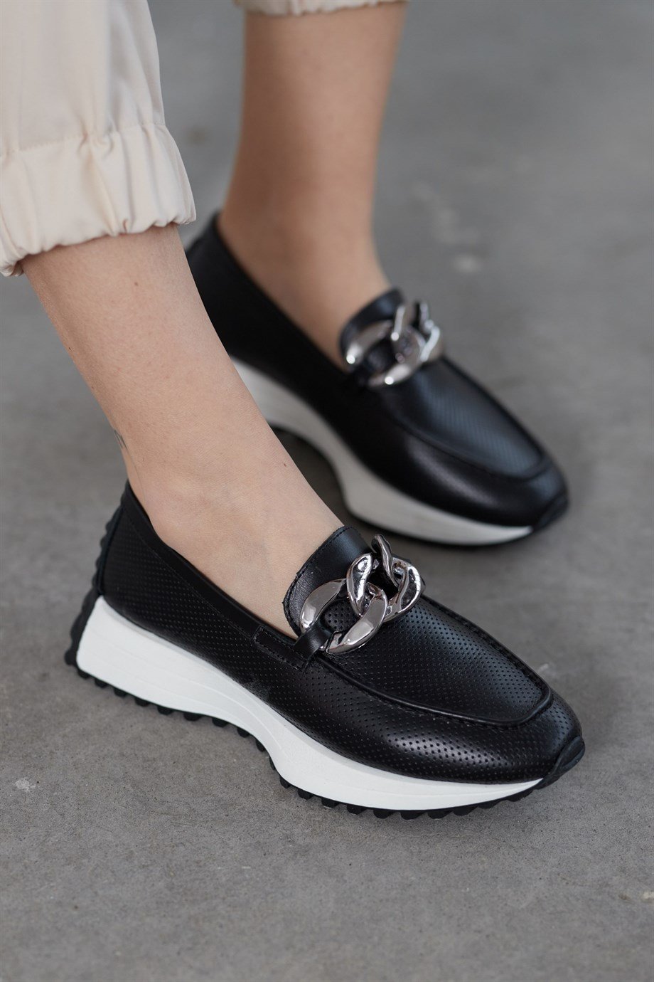 Darius Siyah Hakiki Deri Zincir Aksesuarlı Kadın Sneaker