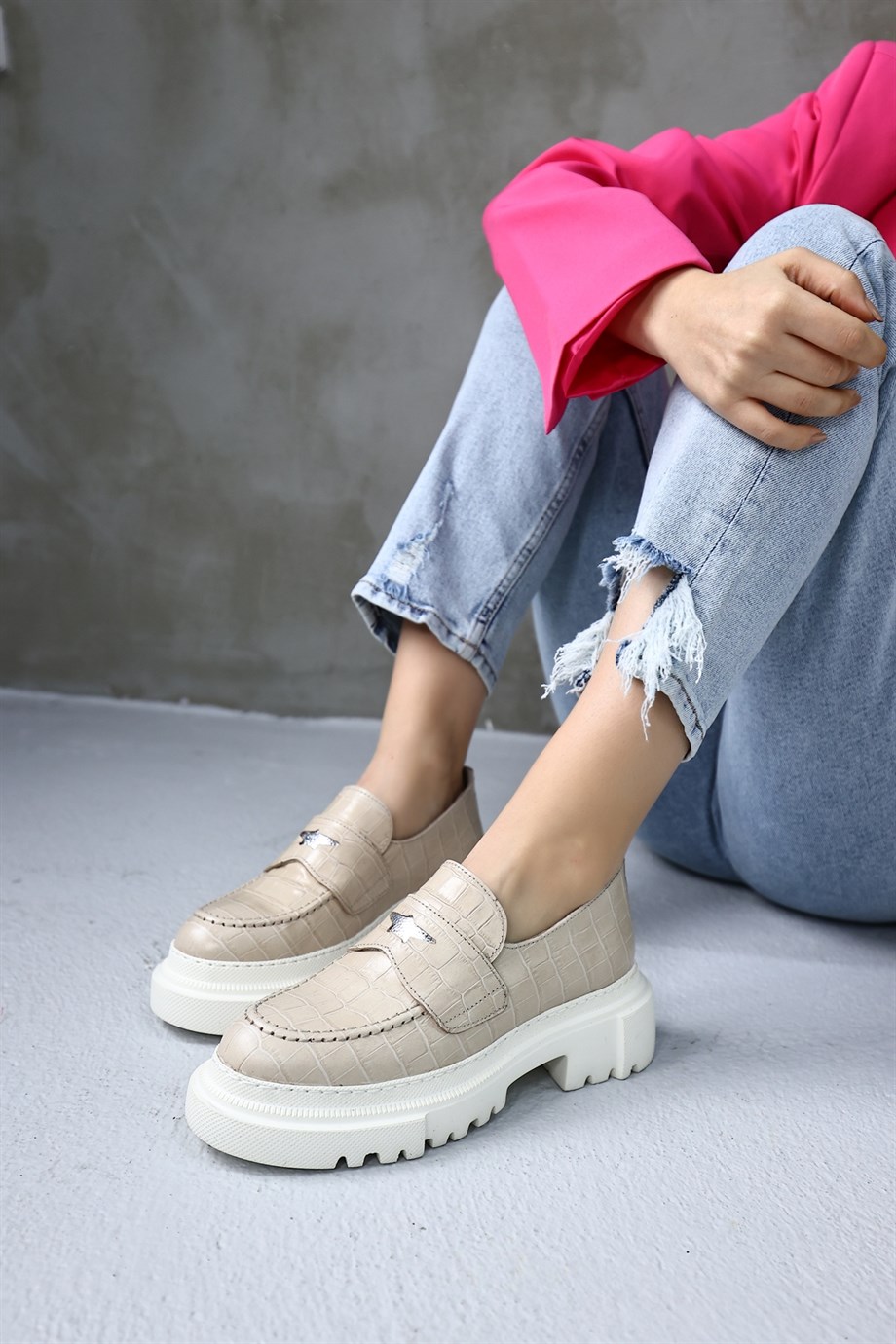Holmes Beige Crocodile Pattern Womens Leather Loafers