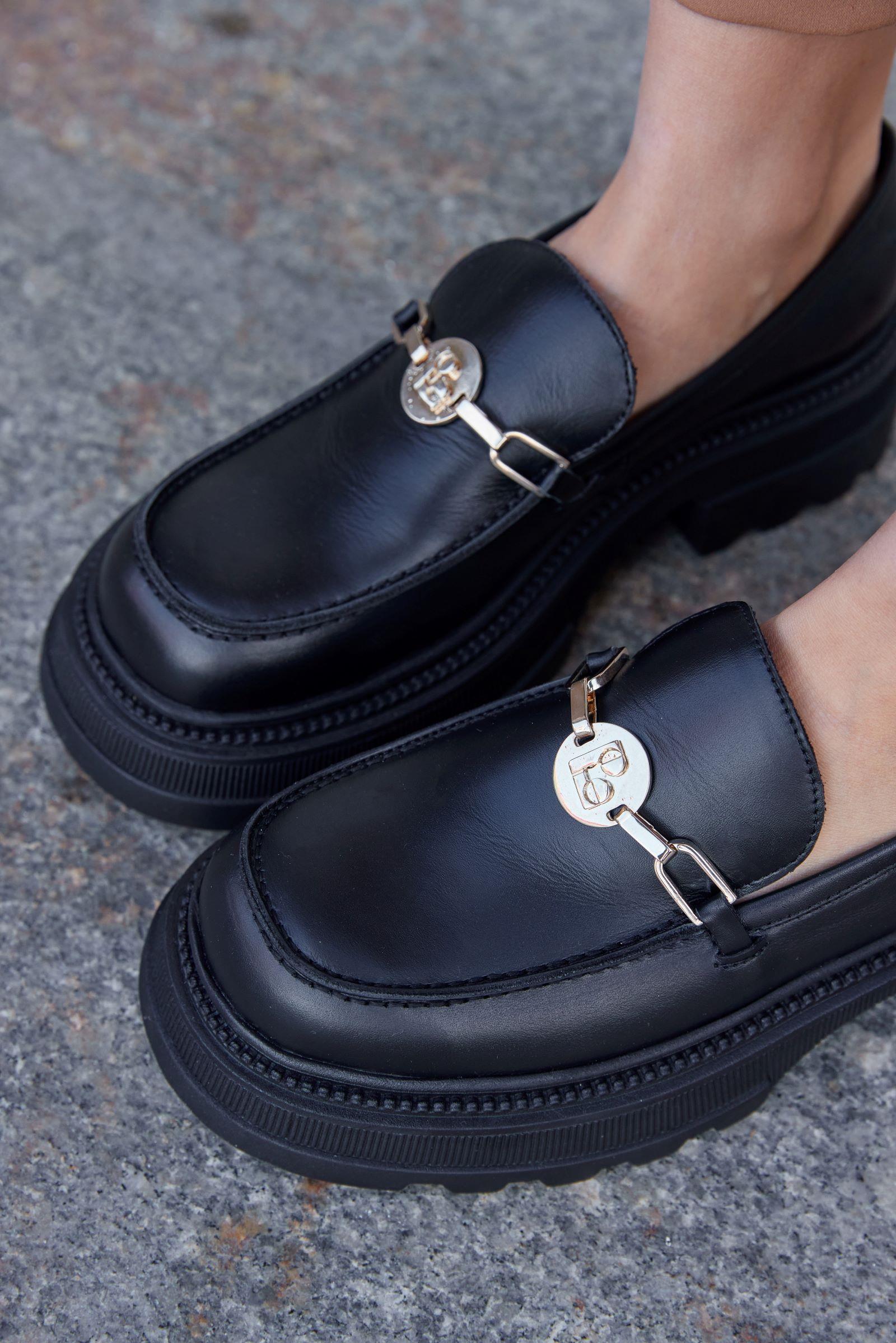 Penna Black Genuine Leather Thick Soled Womens Loafer