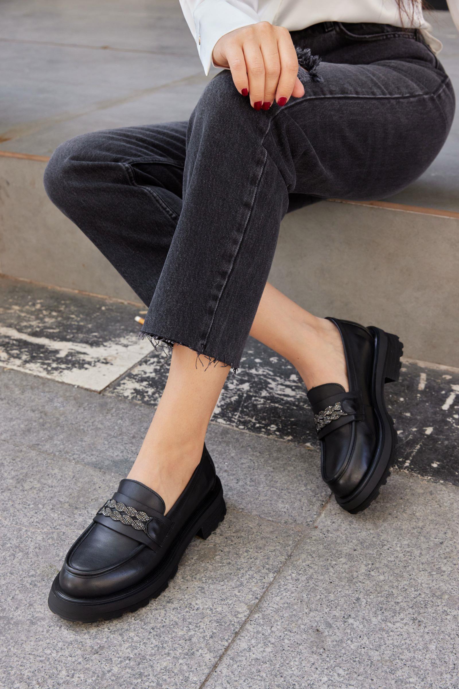 Pula Siyah Hakiki Deri Taşlı Kadın Loafer