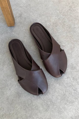 Maree Kahve Hakiki Deri Düz Terlik