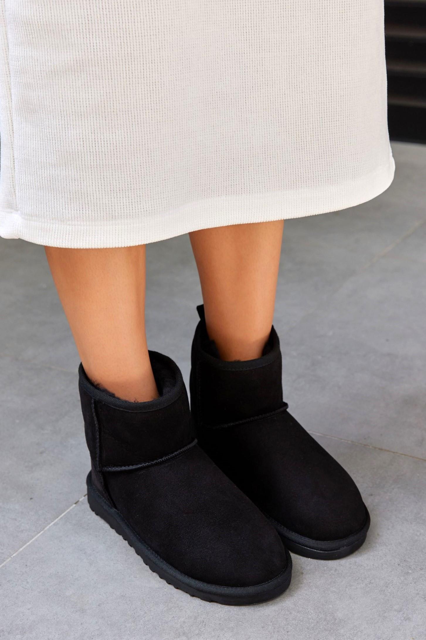 Hugo Siyah Süet Gerçek Kürklü Kadın Bot