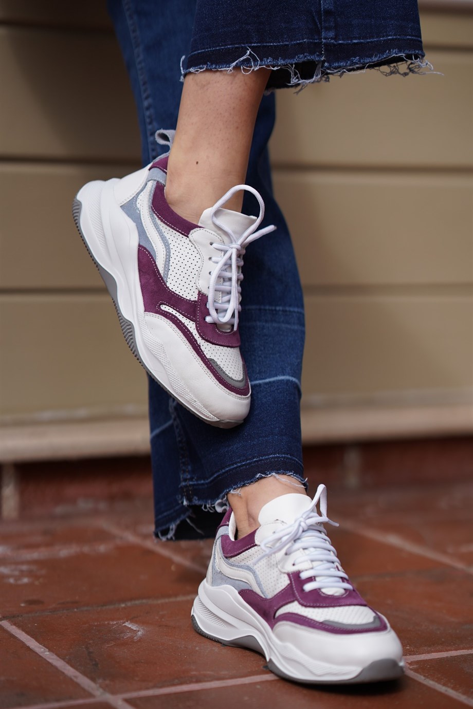 Lissa Beyaz/Bordo Deri Kalın Taban Kadın Sneakers