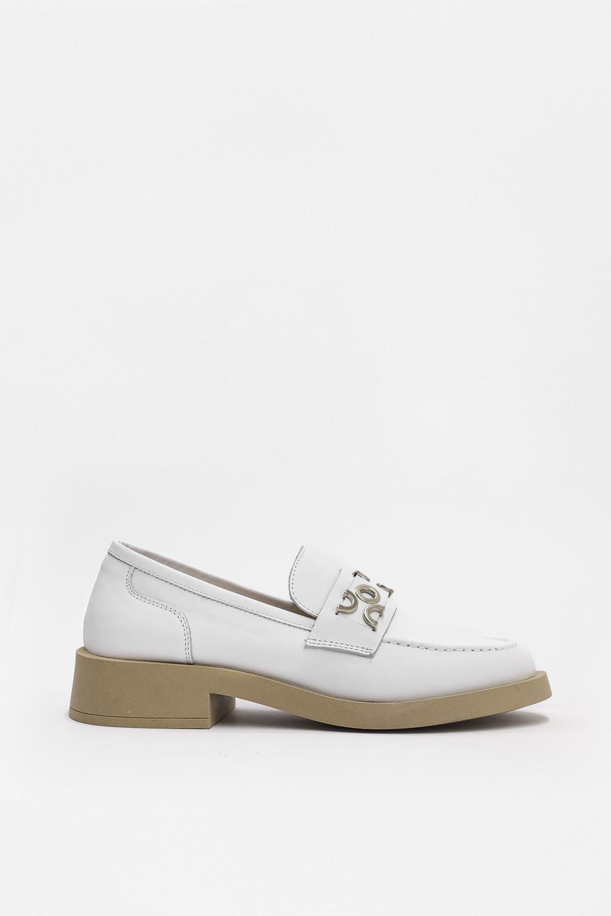 Morris Beyaz Hakiki Deri Gümüş Aksesuarlı Kadın Loafer