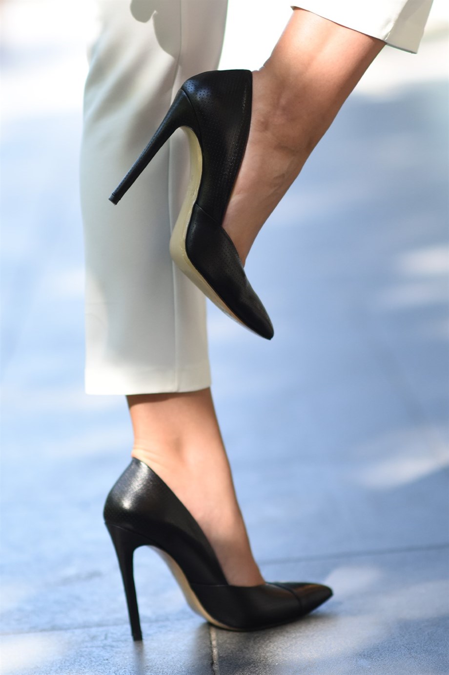 North Women's Black Leather Stiletto