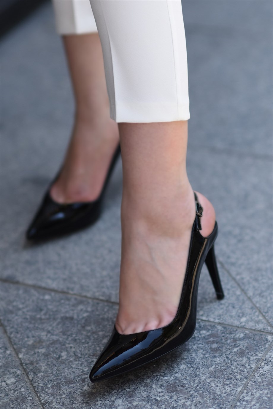 Samar Women's Black Patent Leather Heeled Shoes