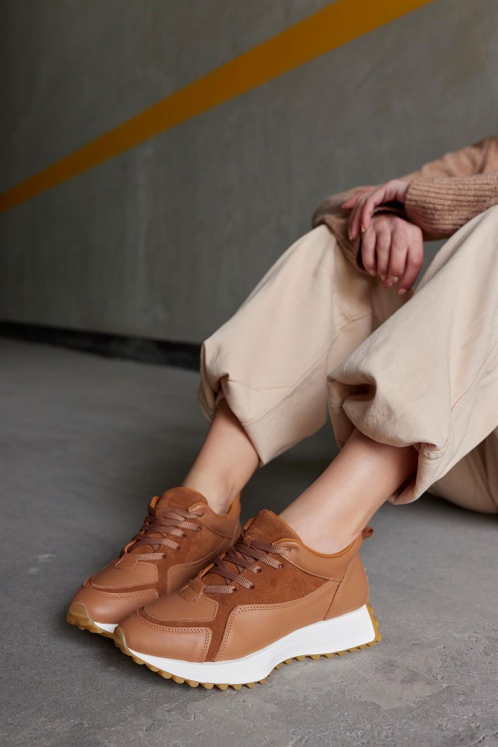 Sara Taba Hakiki Deri Bağcıklı Kadın Sneaker