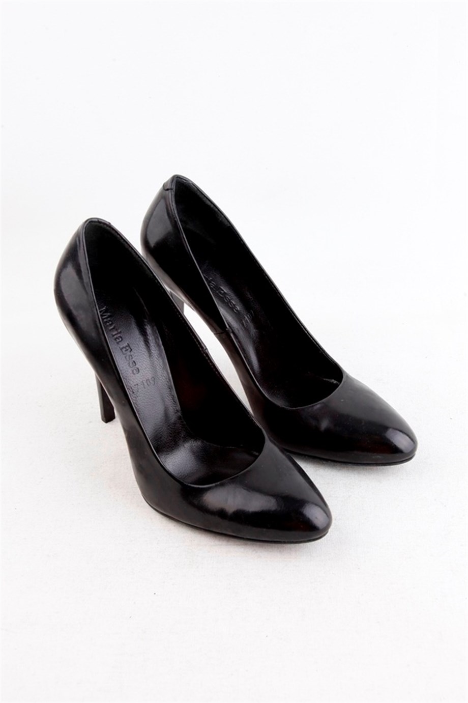 Siyah Rugan Deri Topuklu Ayakkabı