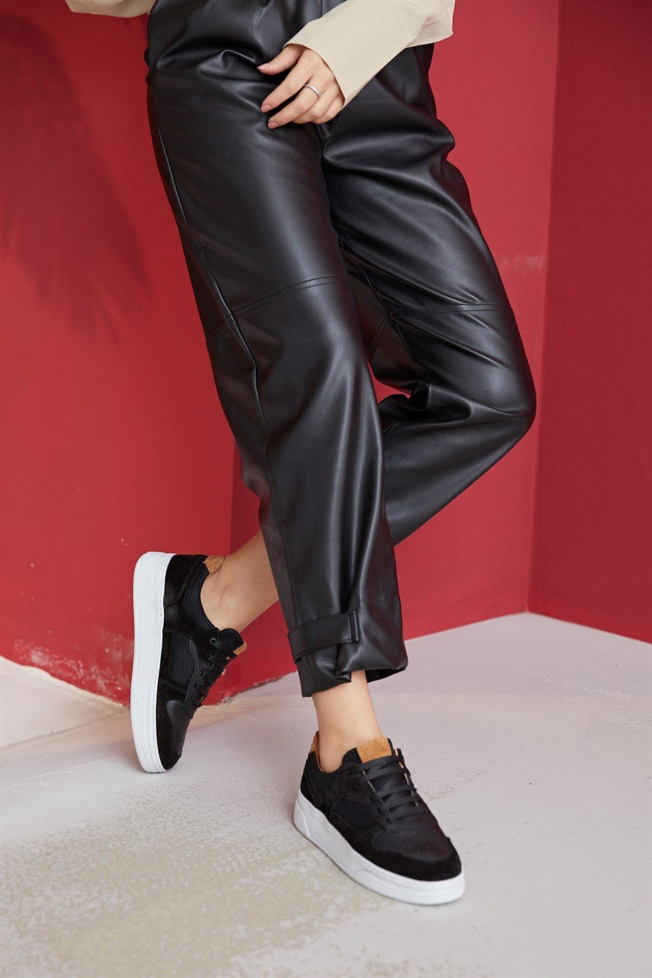 Vontex Женские Чёрные Кожаные Кроссовки