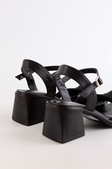 Cindy Siyah Hakiki Deri Kadın Topuklu Sandalet