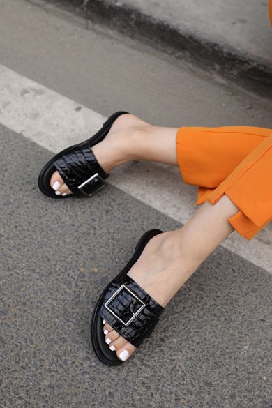  Coco Black Crocodile Belt Detailed Women's Leather Slippers