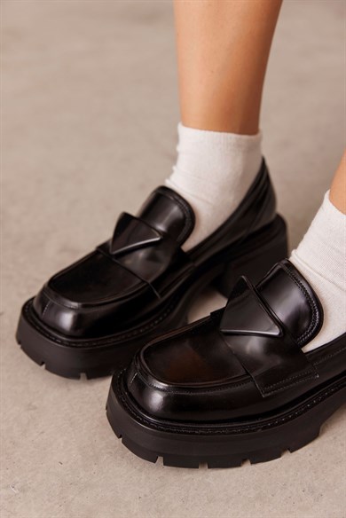 Nikiti Siyah Hakiki Deri Kalın Tabanlı Kadın Casual Ayakkabı