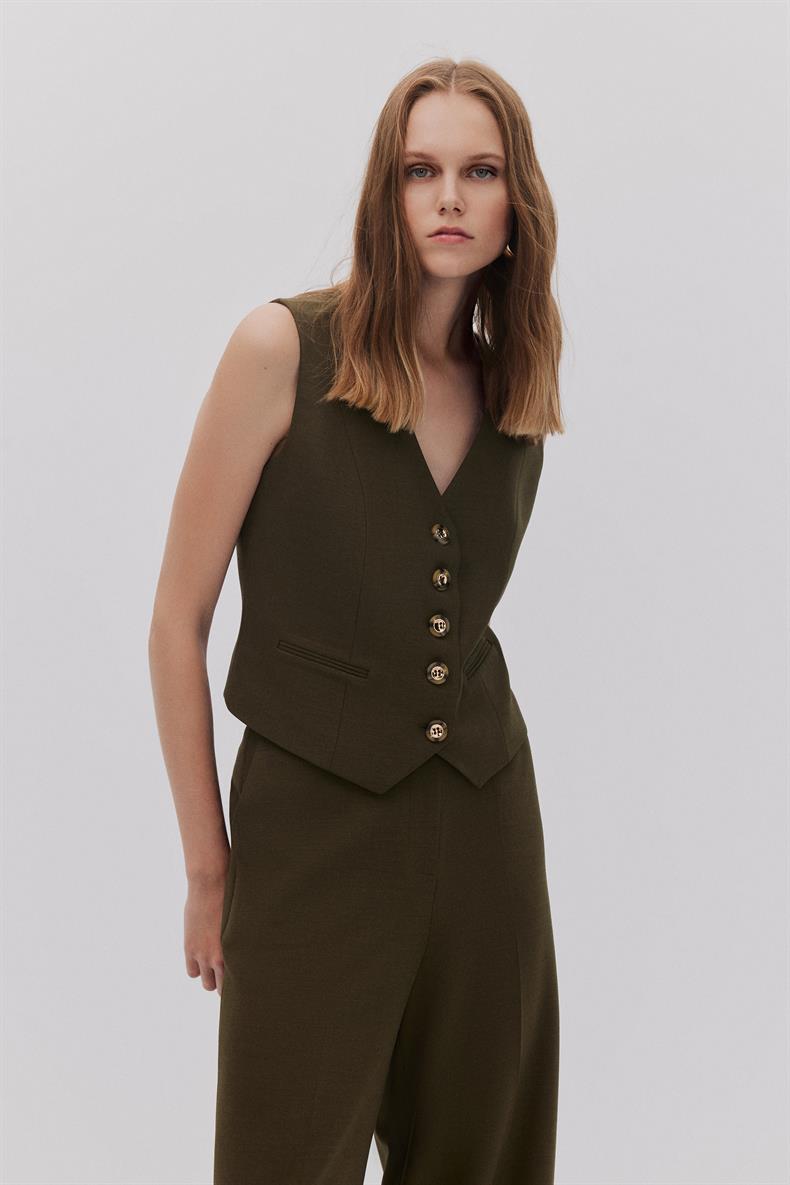 DÜĞMELİ V YAKA YELEK PANTOLON TAKIM