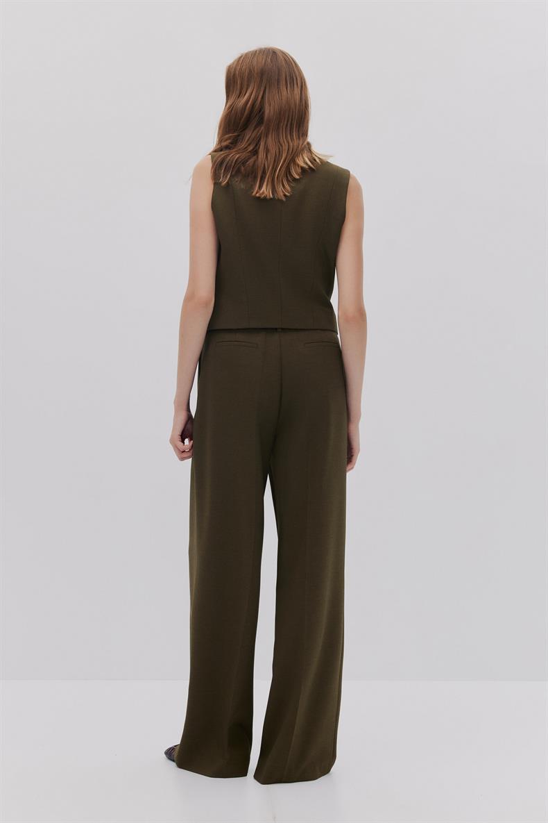 DÜĞMELİ V YAKA YELEK PANTOLON TAKIM