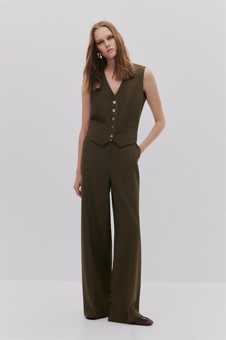 DÜĞMELİ V YAKA YELEK PANTOLON TAKIM