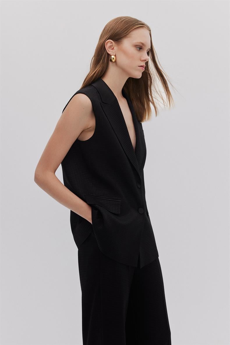 KAZAYAKLI JAKARLI SATEN GARNİLİ BLAZER PANTOLON TAKIM